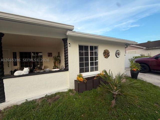 19631 NW 57th Pl, Hialeah, FL 33015
