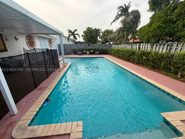 19631 NW 57th Pl, Hialeah, FL 33015