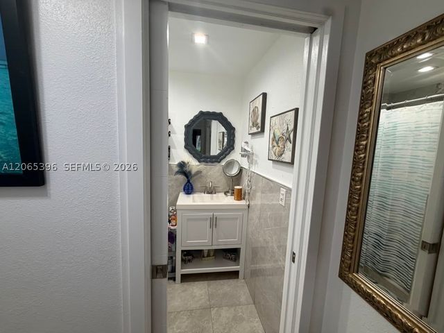 19631 NW 57th Pl, Hialeah, FL 33015