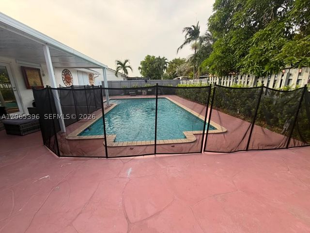 19631 NW 57th Pl, Hialeah, FL 33015