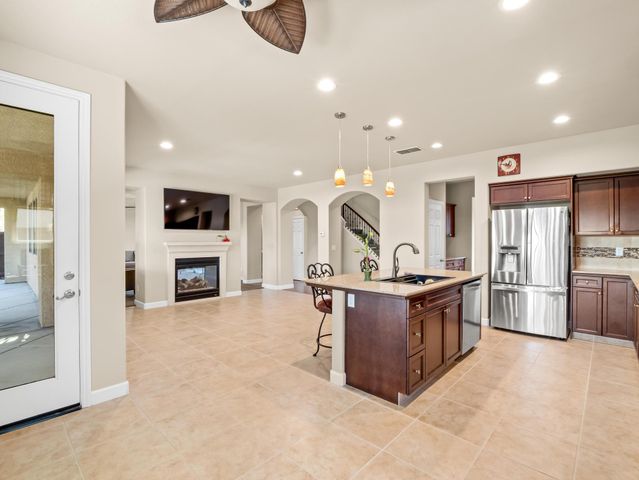 1178 Blackwood Avenue, Clovis, CA 93619