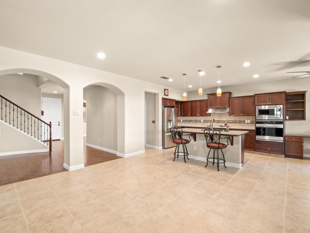1178 Blackwood Avenue, Clovis, CA 93619