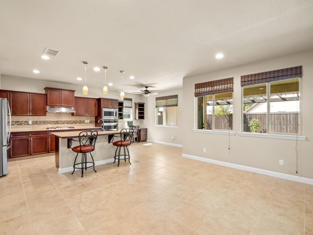 1178 Blackwood Avenue, Clovis, CA 93619