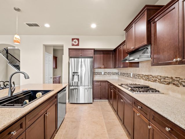 1178 Blackwood Avenue, Clovis, CA 93619