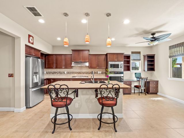 1178 Blackwood Avenue, Clovis, CA 93619