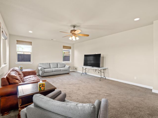 1178 Blackwood Avenue, Clovis, CA 93619