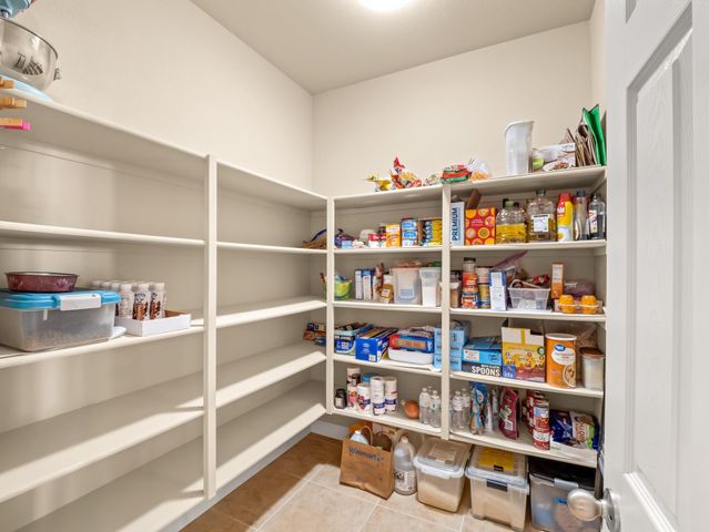 1178 Blackwood Avenue, Clovis, CA 93619