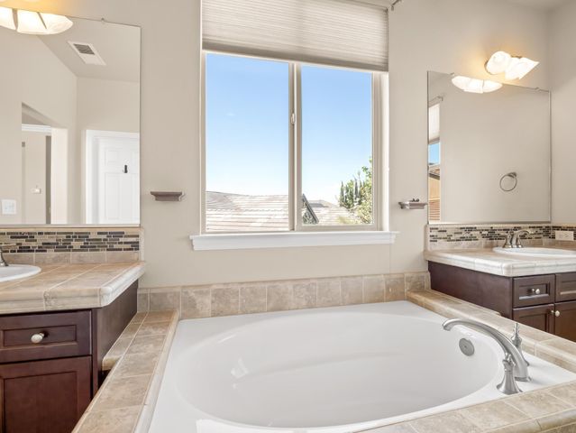 1178 Blackwood Avenue, Clovis, CA 93619