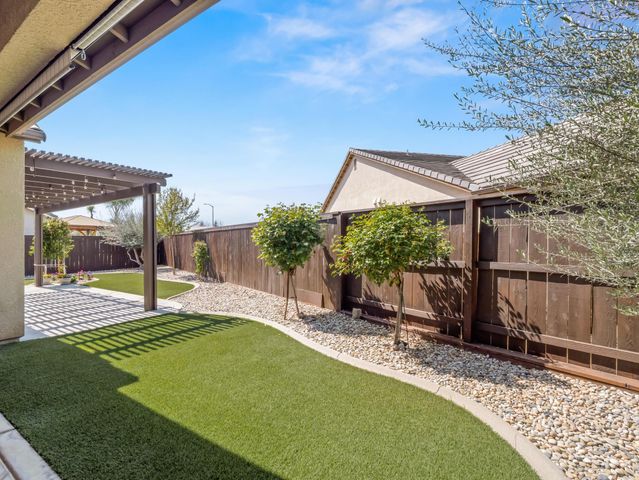 1178 Blackwood Avenue, Clovis, CA 93619