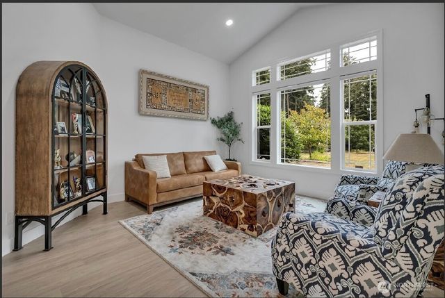 16619 41st Street E, Lake Tapps, WA 98391