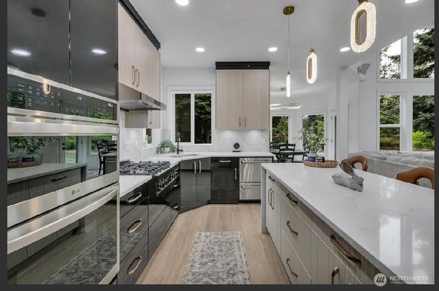 16619 41st Street E, Lake Tapps, WA 98391