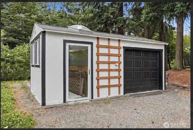 16619 41st Street E, Lake Tapps, WA 98391
