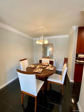 204 Adams Way 204, Sayville, NY 11782