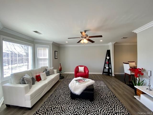 204 Adams Way 204, Sayville, NY 11782