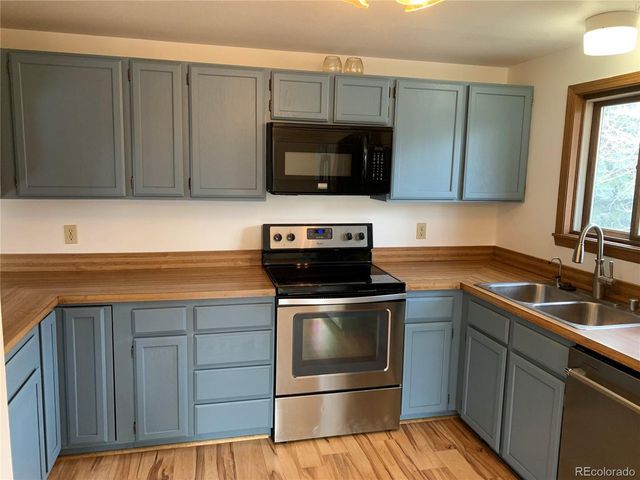 490 W Coyote Dr, Silverthorne, CO 80498