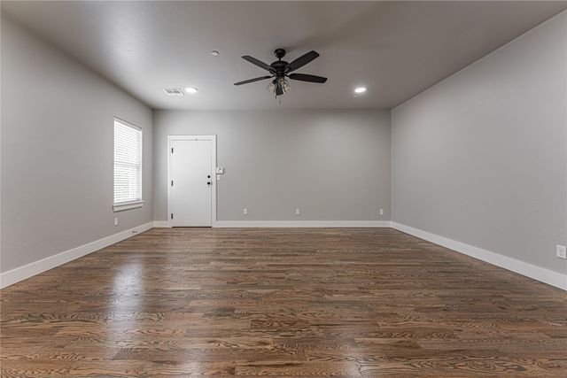 1727 Jenkins Avenue, Norman, OK 73072