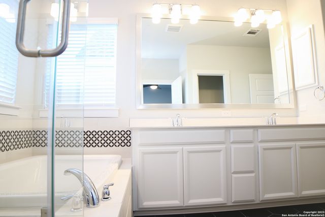 5843 Whitby Rd Unit 19, San Antonio, TX 78240