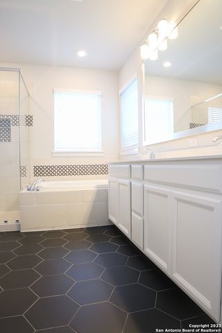 5843 Whitby Rd Unit 19, San Antonio, TX 78240