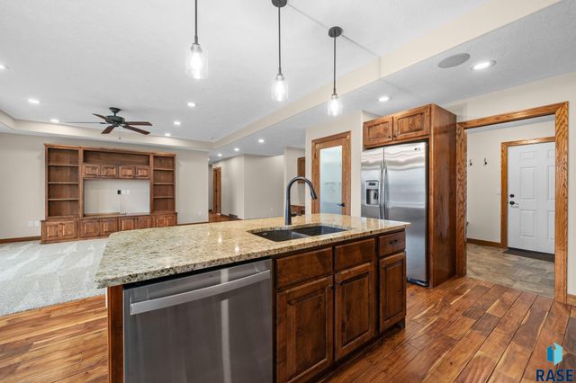 720 S Little Brook Ln Lane, Sioux Falls, SD 57106