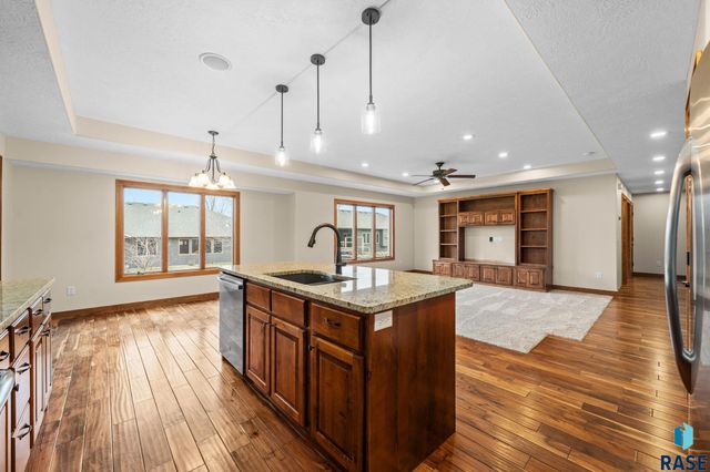 720 S Little Brook Ln Lane, Sioux Falls, SD 57106