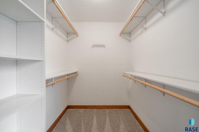 720 S Little Brook Ln Lane, Sioux Falls, SD 57106