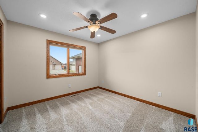 720 S Little Brook Ln Lane, Sioux Falls, SD 57106