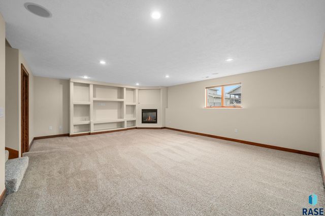 720 S Little Brook Ln Lane, Sioux Falls, SD 57106