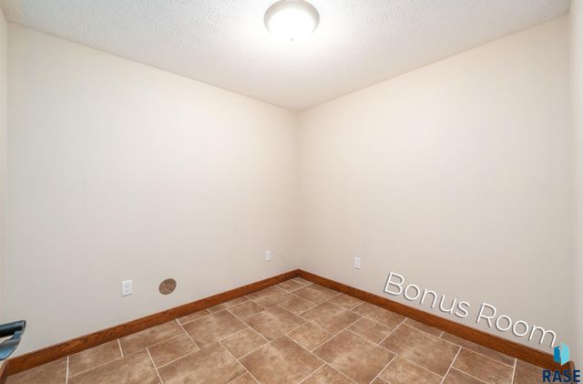 720 S Little Brook Ln Lane, Sioux Falls, SD 57106