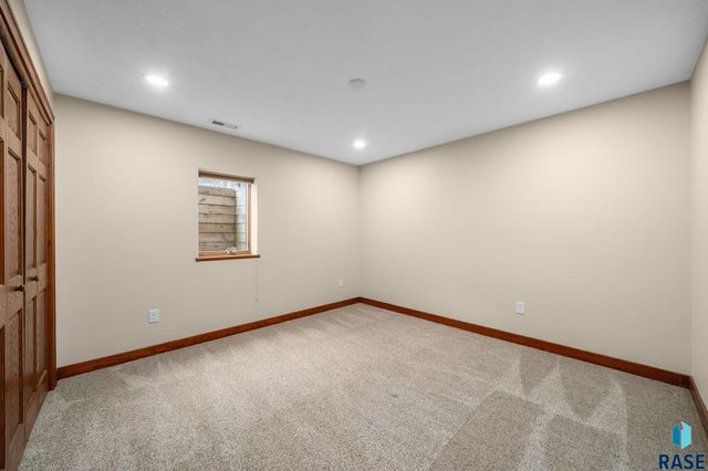 720 S Little Brook Ln Lane, Sioux Falls, SD 57106