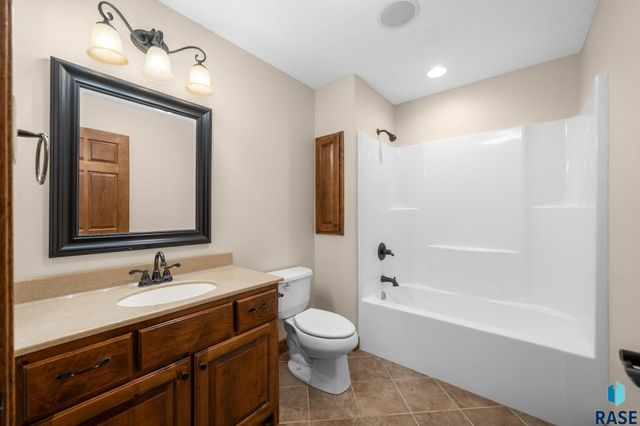 720 S Little Brook Ln Lane, Sioux Falls, SD 57106