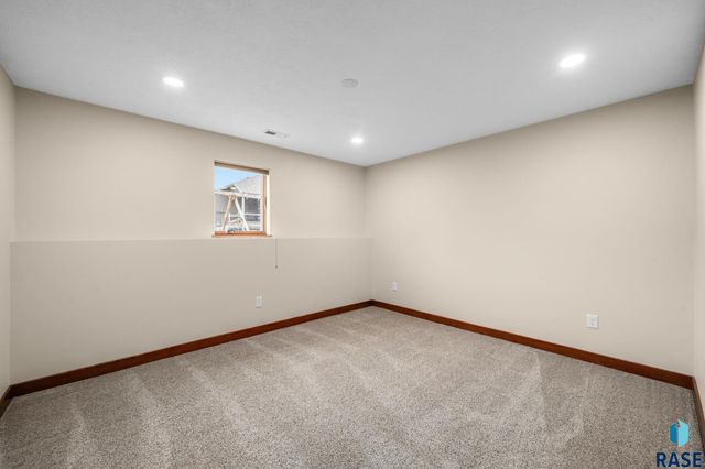 720 S Little Brook Ln Lane, Sioux Falls, SD 57106