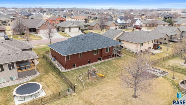 720 S Little Brook Ln Lane, Sioux Falls, SD 57106