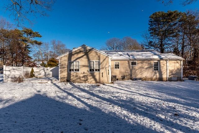 21 Spinning Brook Rd, Yarmouth, MA 02664