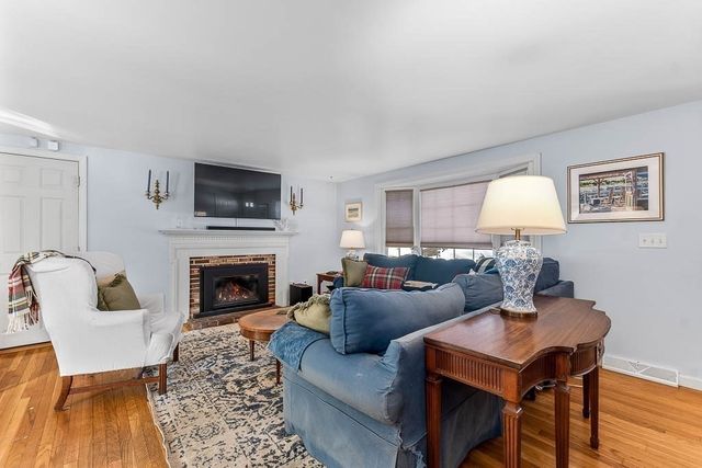 21 Spinning Brook Rd, Yarmouth, MA 02664