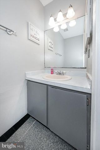98 THREE RIVERS DR, Newark, DE 19702