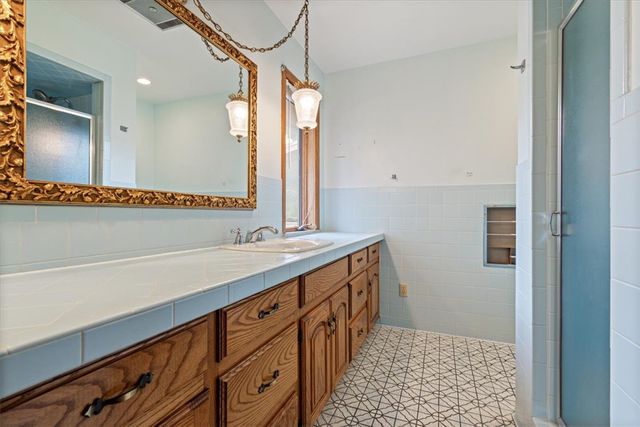 10401 Virden Lane, Gravette, AR 72736