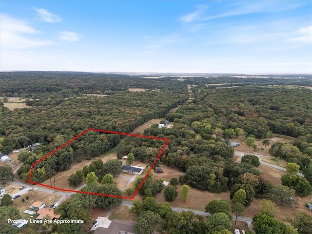 10401 Virden Lane, Gravette, AR 72736