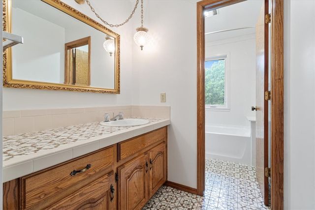 10401 Virden Lane, Gravette, AR 72736