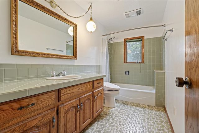 10401 Virden Lane, Gravette, AR 72736