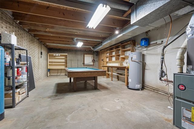 10401 Virden Lane, Gravette, AR 72736