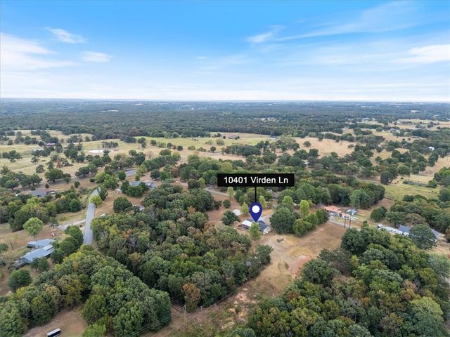 10401 Virden Lane, Gravette, AR 72736