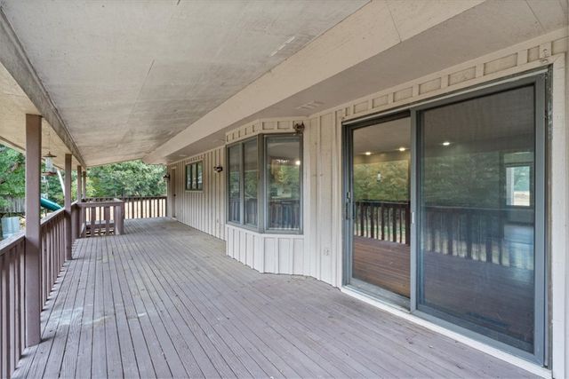 10401 Virden Lane, Gravette, AR 72736
