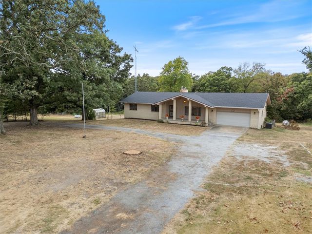 10401 Virden Lane, Gravette, AR 72736