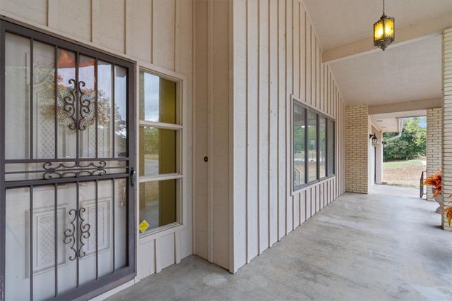 10401 Virden Lane, Gravette, AR 72736