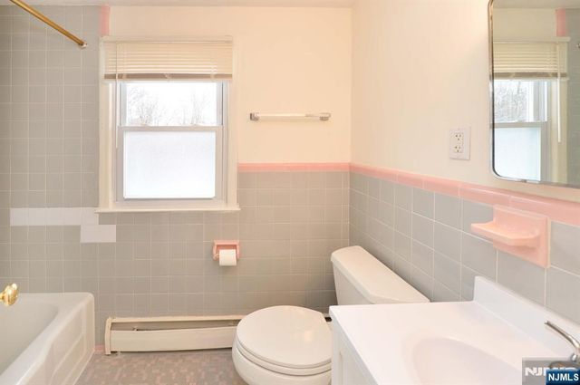 26 Bank Street, Midland Park, NJ 07432