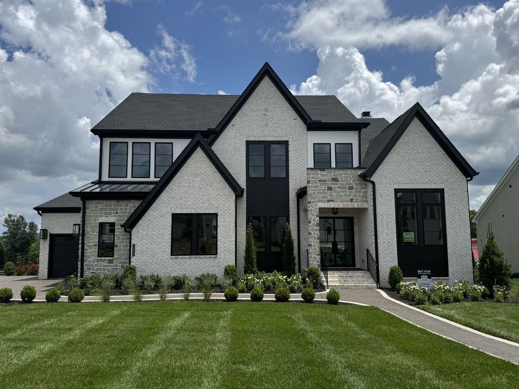 5912 Luke Court, Arrington, TN 37014