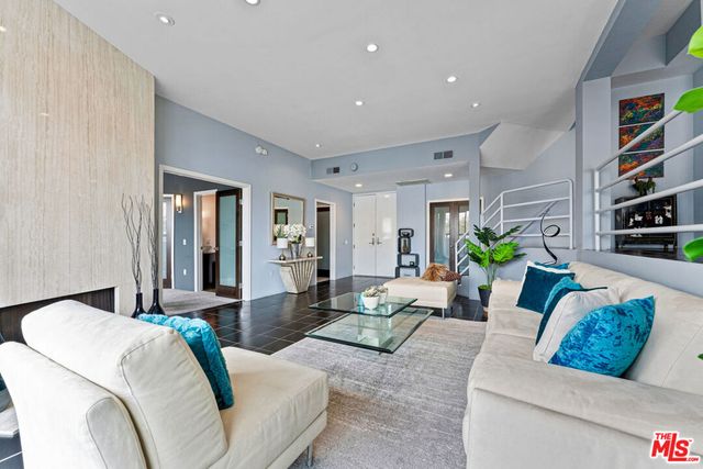 625 Huntley Drive 4, West Hollywood, CA 90069