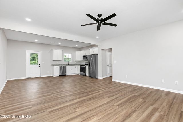 116 Magnolia Ct, Vine Grove, KY 40175