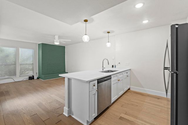 909 Reinli ST 101, Austin, TX 78751