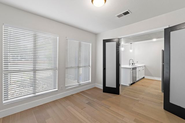 909 Reinli ST 101, Austin, TX 78751
